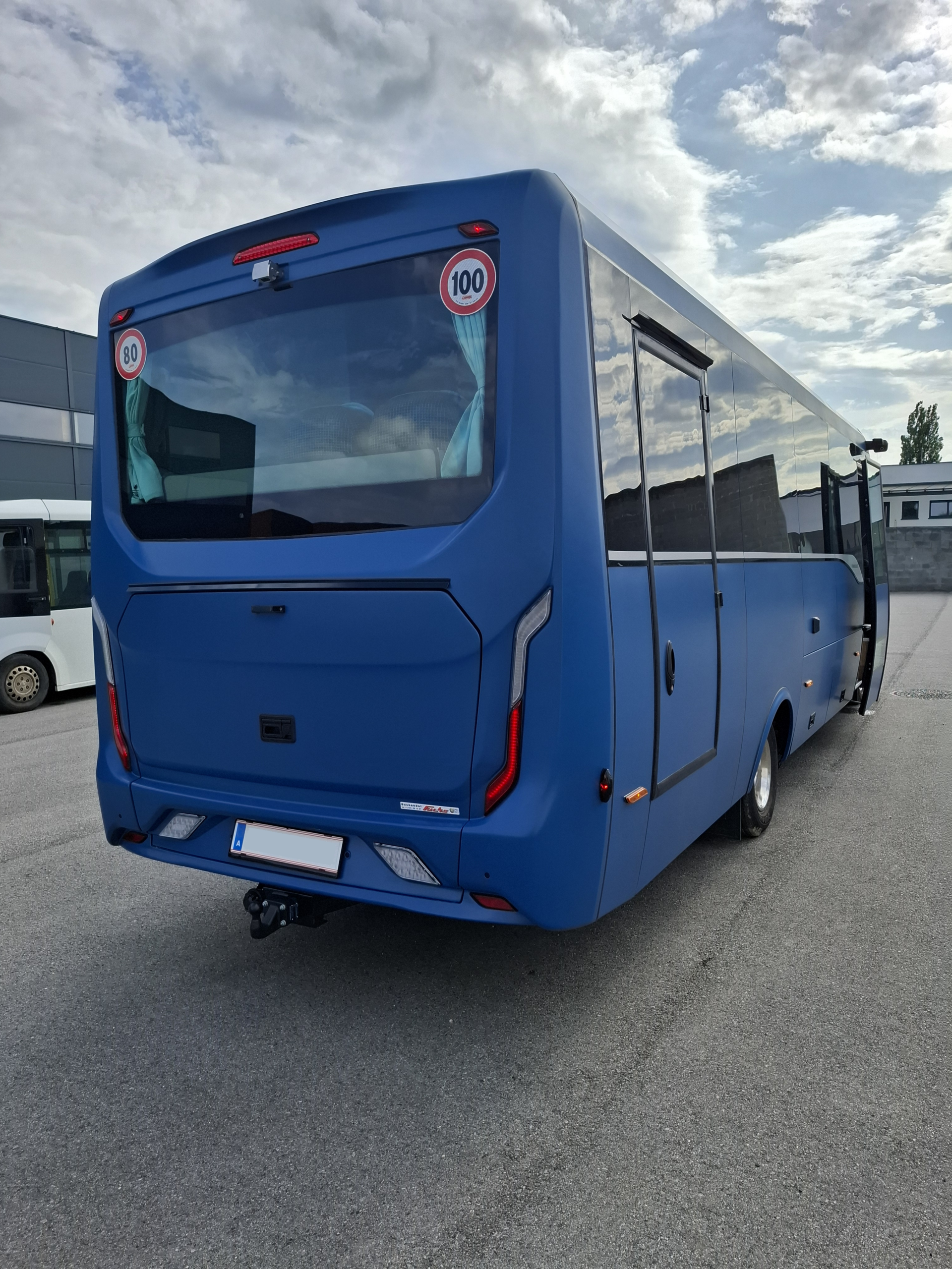 kompakter Luxusreisebus 26 Sitzplätze Seitenansicht