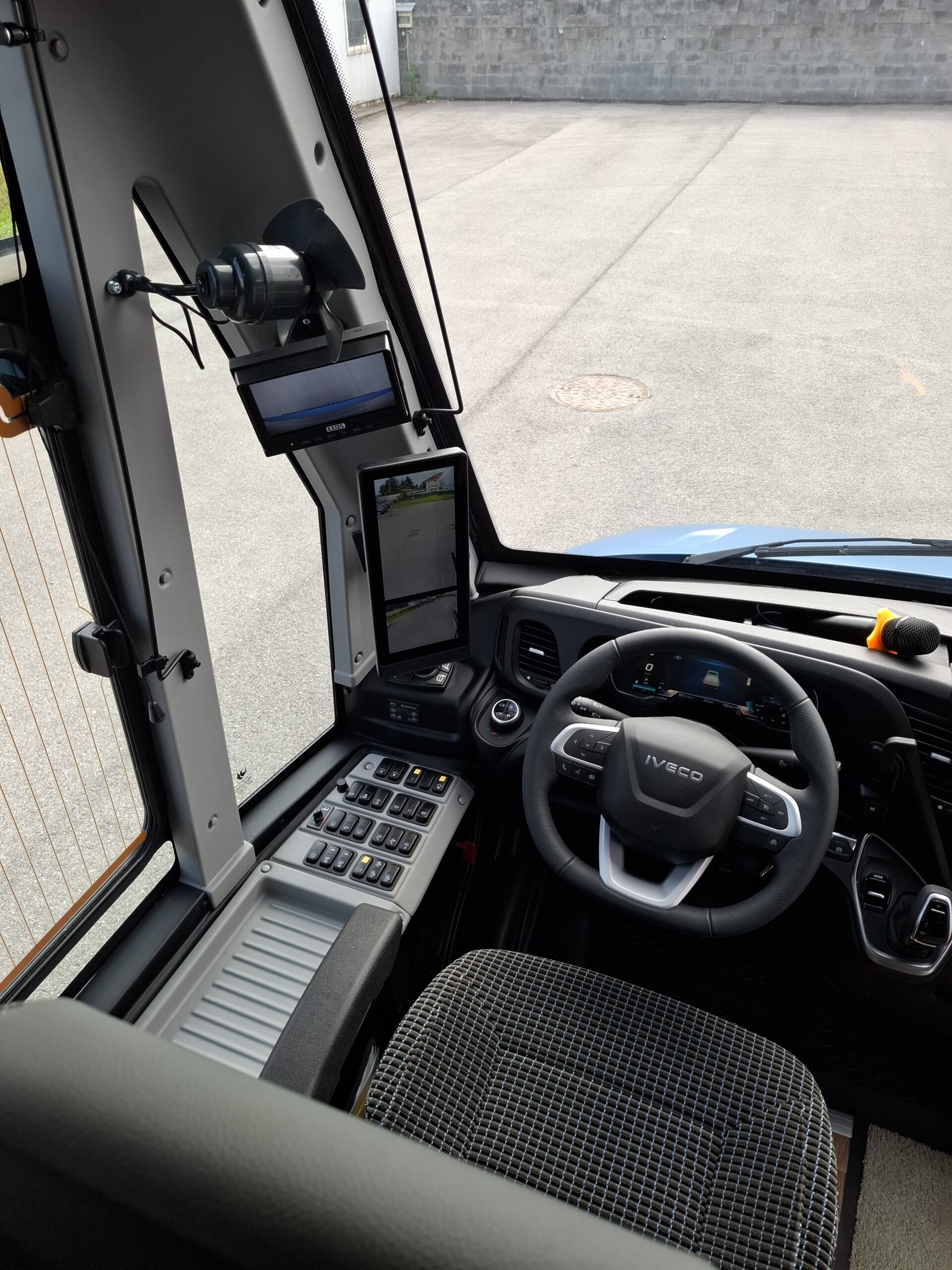 kompakter Luxusreisebus 26 Sitzplätze Seitenansicht